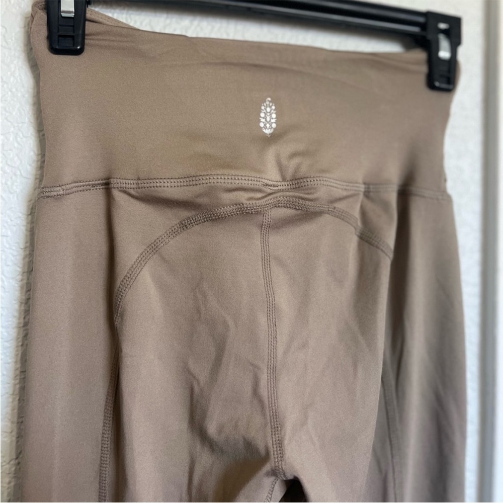 Free People Breathe Deeper Leggings NWOT - Picture 7 of 11
